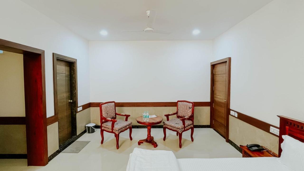 אויאיין Hotel Tirth By Sonu'S מראה חיצוני תמונה