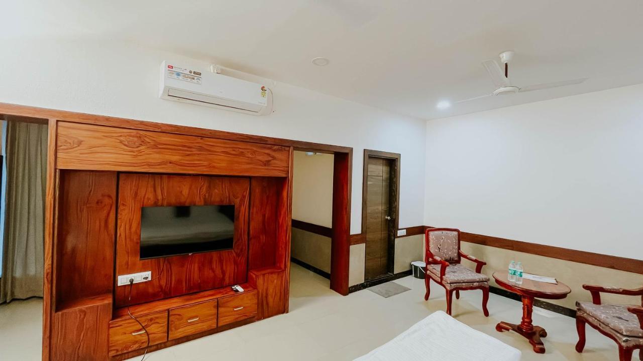 אויאיין Hotel Tirth By Sonu'S מראה חיצוני תמונה