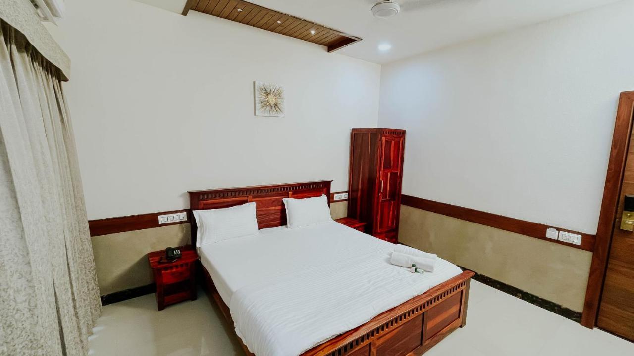 אויאיין Hotel Tirth By Sonu'S מראה חיצוני תמונה
