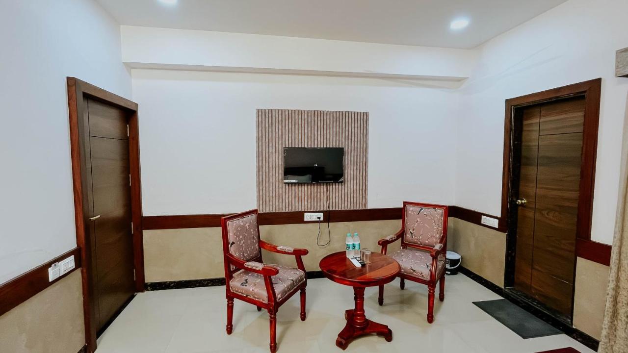 אויאיין Hotel Tirth By Sonu'S מראה חיצוני תמונה