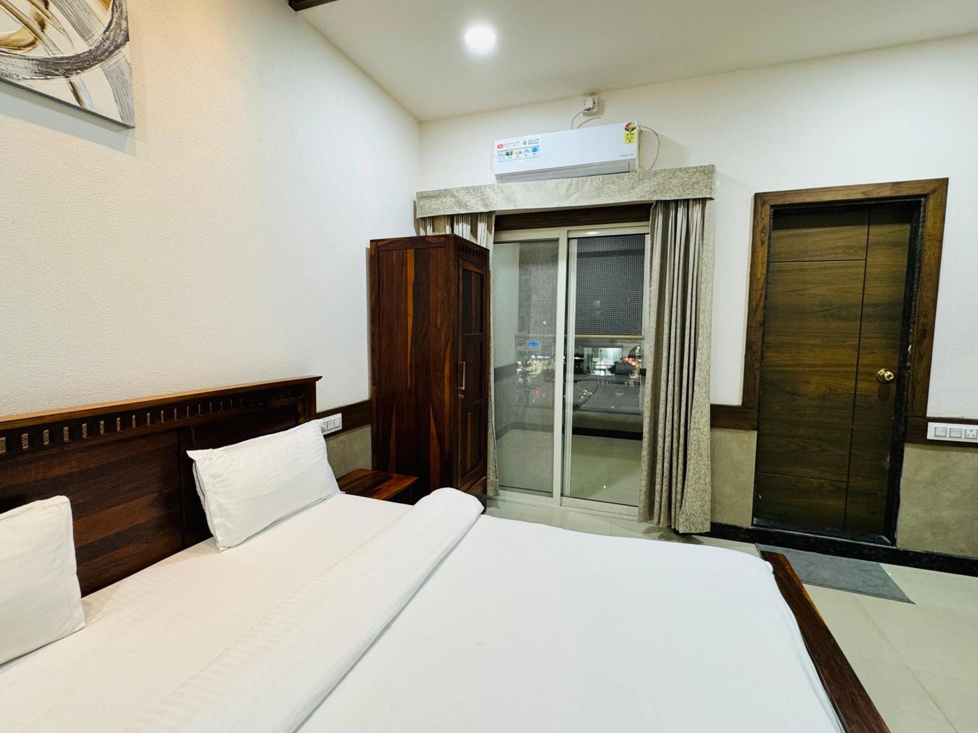 אויאיין Hotel Tirth By Sonu'S מראה חיצוני תמונה