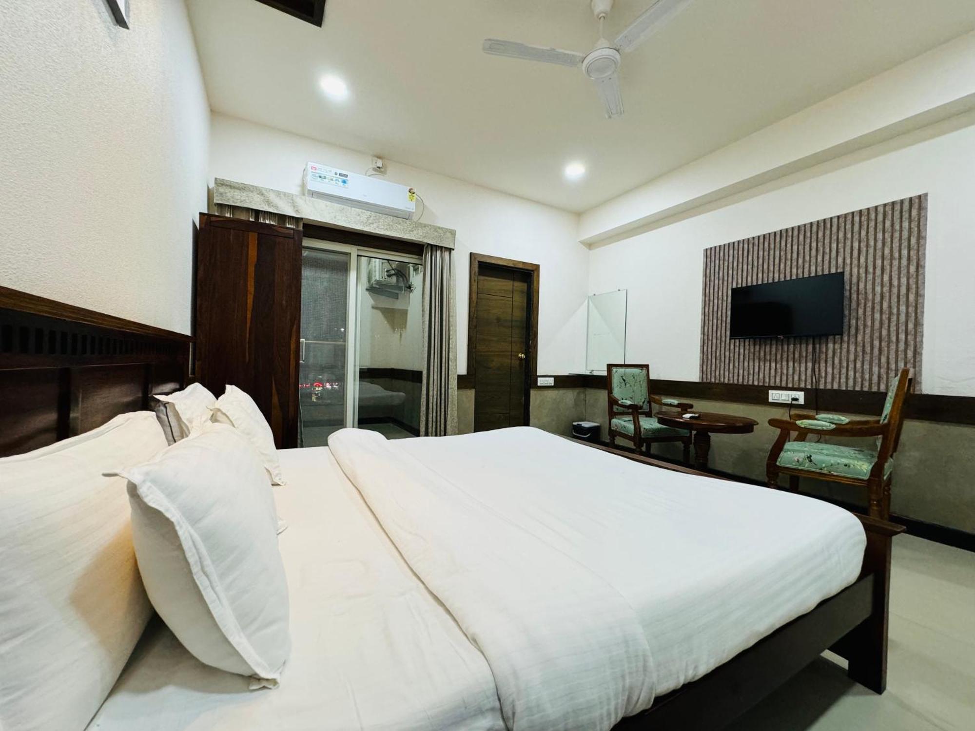 אויאיין Hotel Tirth By Sonu'S מראה חיצוני תמונה