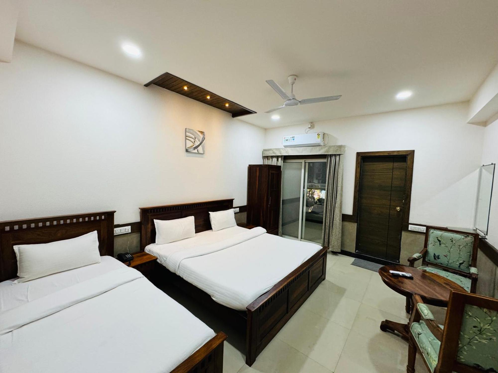 אויאיין Hotel Tirth By Sonu'S מראה חיצוני תמונה