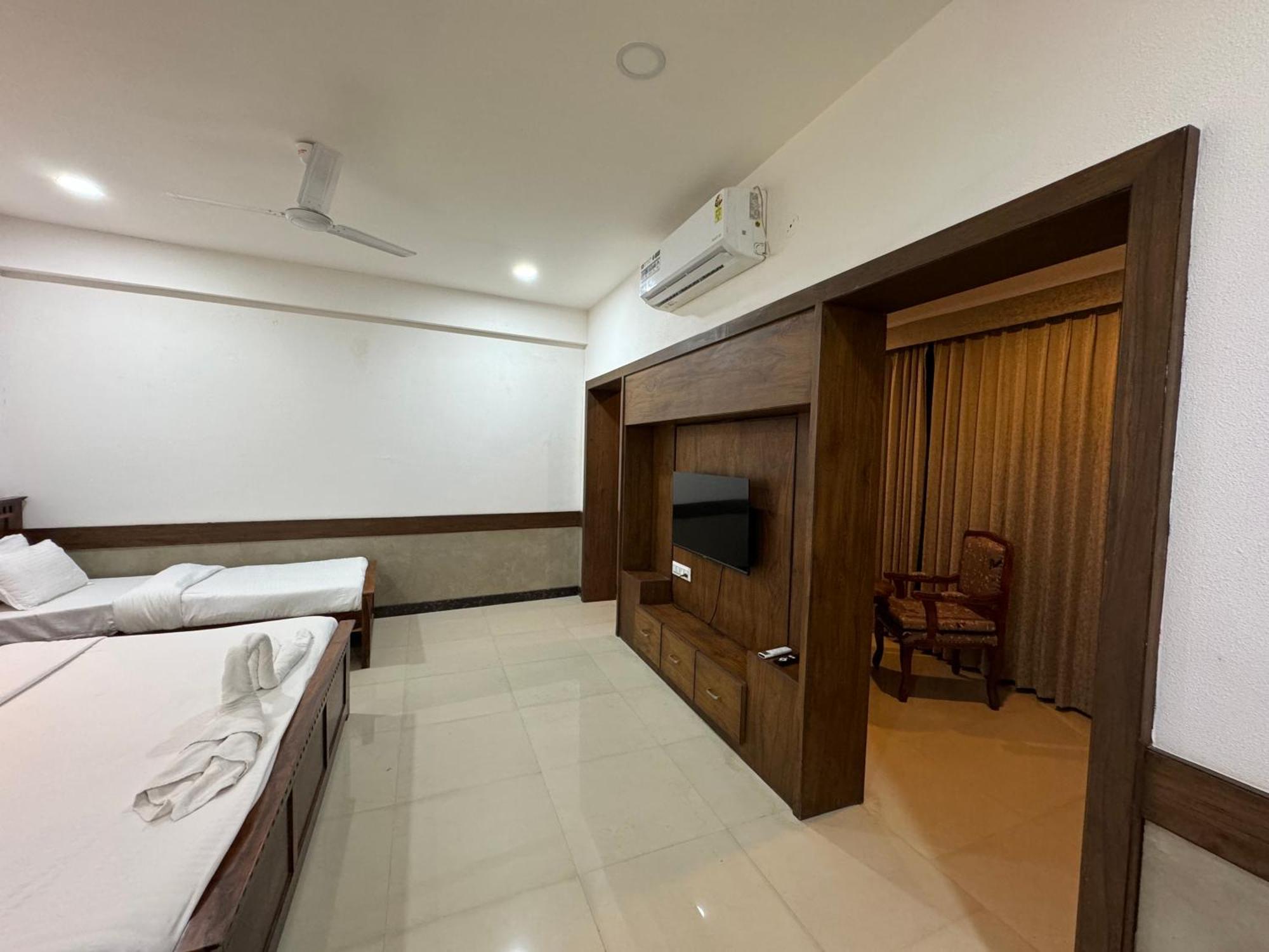 אויאיין Hotel Tirth By Sonu'S מראה חיצוני תמונה
