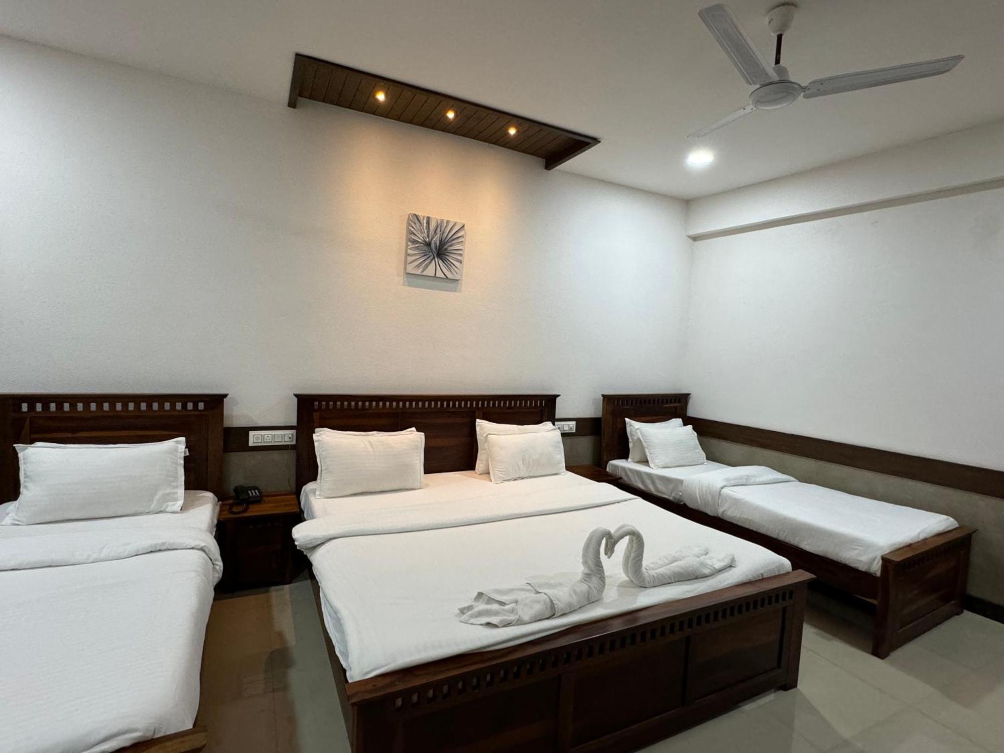 אויאיין Hotel Tirth By Sonu'S מראה חיצוני תמונה