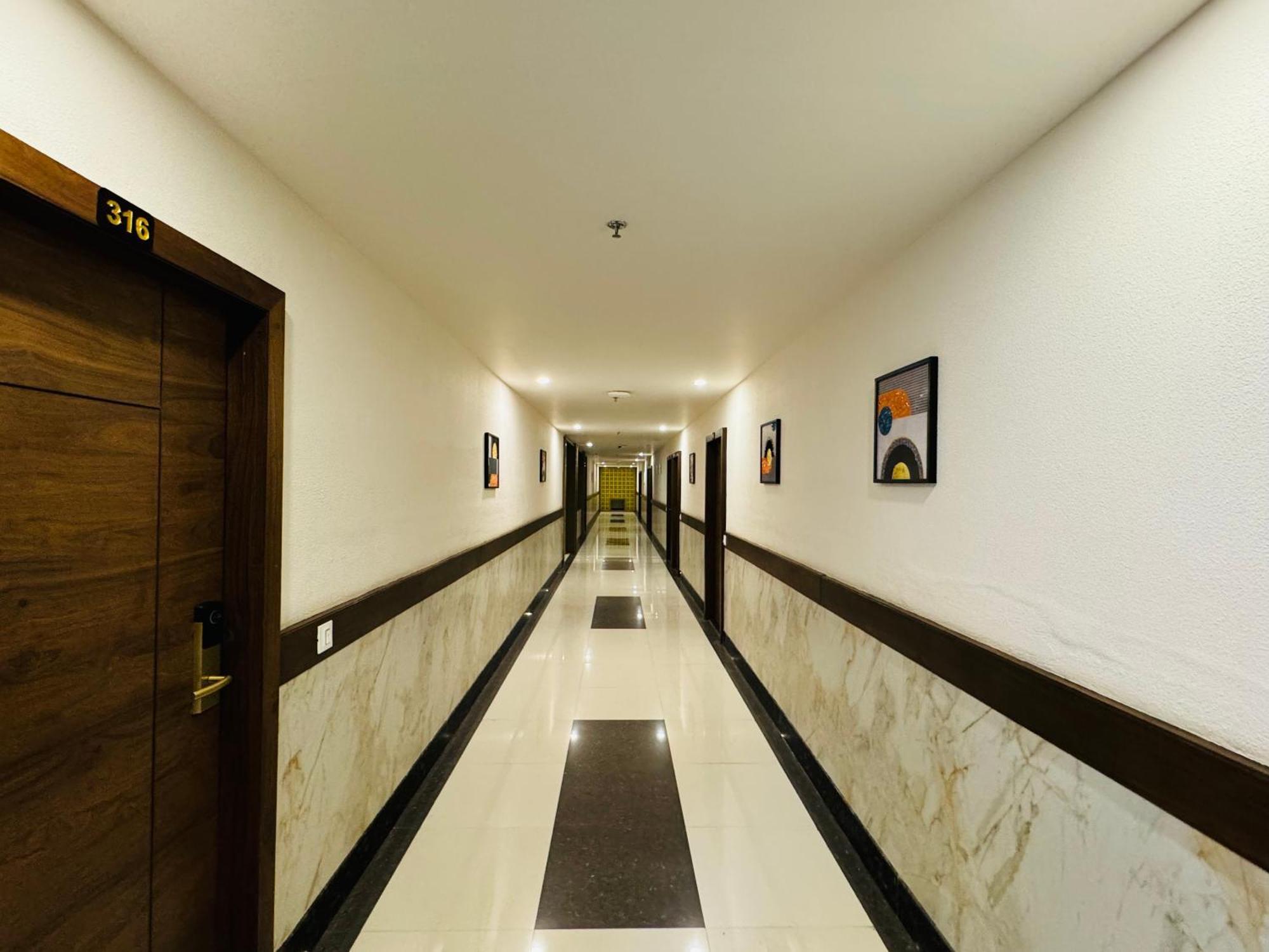 אויאיין Hotel Tirth By Sonu'S מראה חיצוני תמונה