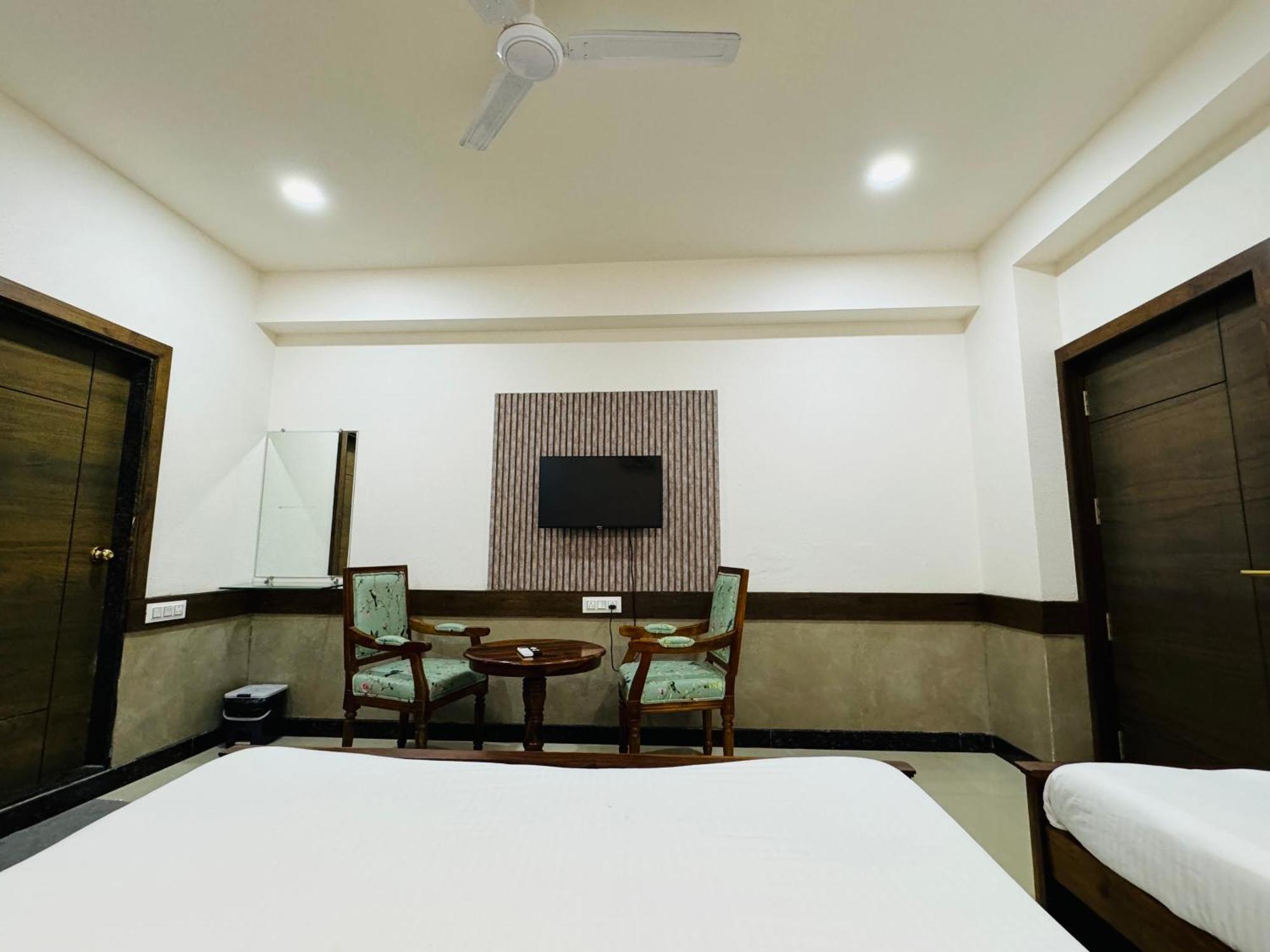 אויאיין Hotel Tirth By Sonu'S חדר תמונה
